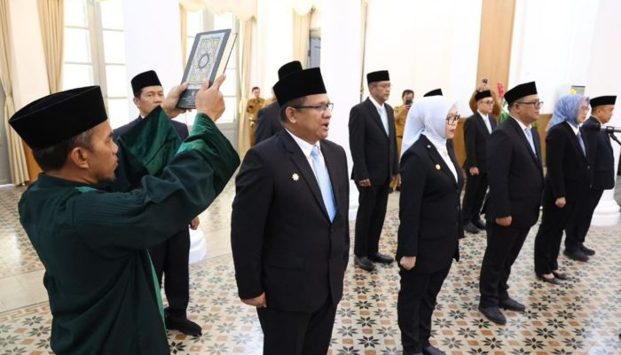 Andra Soni Lantik 10 Pejabat JPT Pratama Pemprov Banten Berbasis Manajemen Talenta