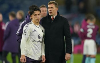 Debut Panas Darren Fletcher! Tarik Bruno Fernandes, Manchester United Gagal Menang di Turf Moor