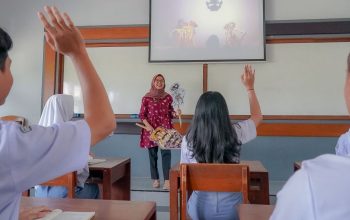 Kabar Gembira Guru Honorer! Pemerintah Anggarkan Rp14 Triliun untuk Tunjangan Guru Non-ASN pada 2026