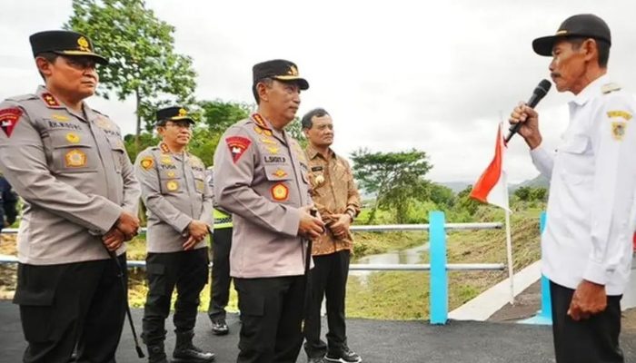 Kapolri Resmikan 19 Jembatan Merah Putih Presisi di Klaten, Warga Antusias