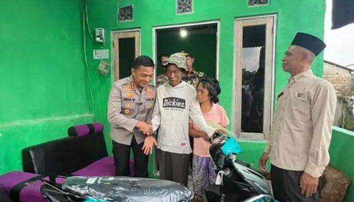 Viral Pedagang Es Jadul Dituding Jual Es Spons, Kapolres Depok Turun Tangan: Suderajat Dapat Motor dan Modal Usaha
