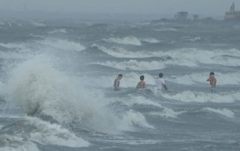 Badai Tropis Penha Mengamuk di Filipina Selatan: 4 Tewas, Ribuan Mengungsi, Warga Terjebak Banjir