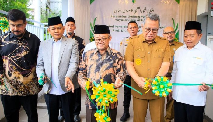 Benyamin Davnie bersama Mendikdasmen Abdul Mu’ti Resmikan Gedung Pendidikan Ibnu Abbas BSD, Singgung Kasus Pelecehan Murid dan Tegaskan Penguatan Adab Guru