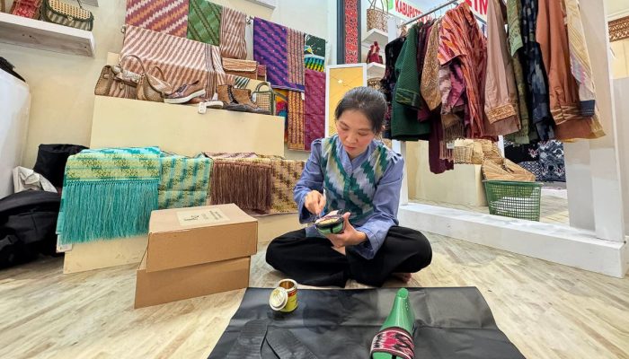 Dari Pontianak Tembus Dunia! Sepatu Kulit Koyuko Laris di INACRAFT 2026, Dilirik Menteri hingga Diekspor ke India