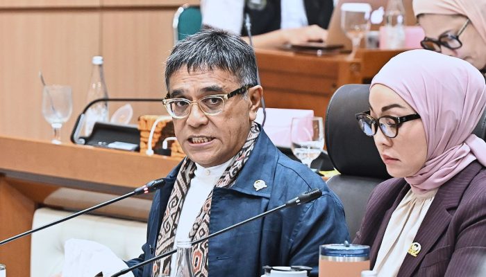 Dikritik Presiden Soal Sampah Kawasan Wisata, DPR Sentil Kemenparekraf