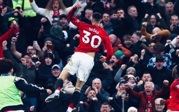 Drama 7 Gol, VAR, dan Injury Time! Man United Tekuk Fulham 3-2, Old Trafford Bergemuruh