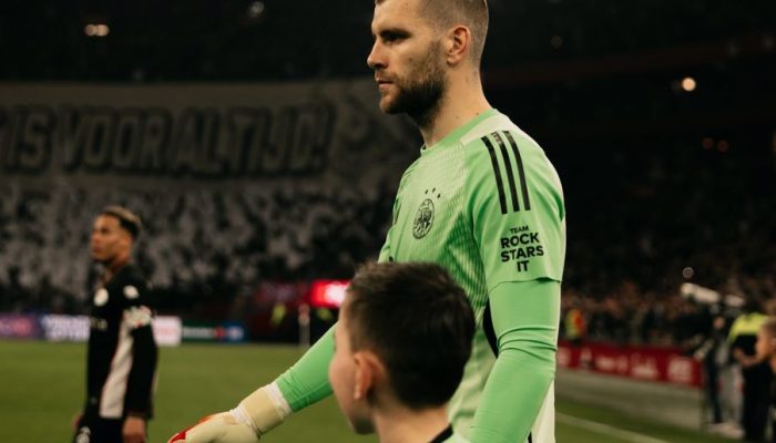 Kiper Timnas Indonesia Maarten Paes! 7 Penyelamatan Gagalkan Kekalahan Ajax, Tapi Gagal Bawa Kemenangan