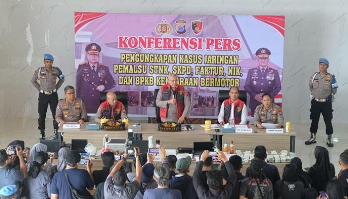 Terbongkar! Sindikat Pemalsu STNK dan BPKB Lintas Provinsi Raup Rp100 Juta per Bulan, 6 Orang Dibekuk Polda Kalsel