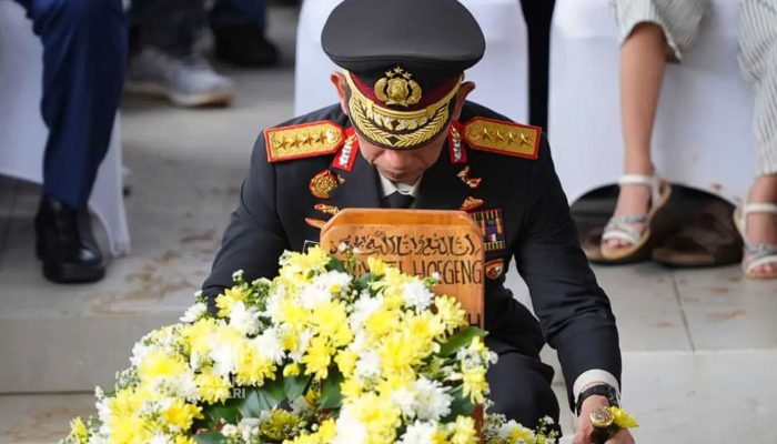 Upacara Kebesaran Polri Iringi Kepergian Eyang Meri, Istri Jenderal Hoegeng Tutup Usia 100 Tahun