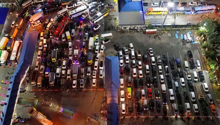 Antrean Mudik di Gilimanuk Tembus 25 Km, ASDP Tambah 5 Kapal Feri Besar di Lintasan Ketapang–Bali