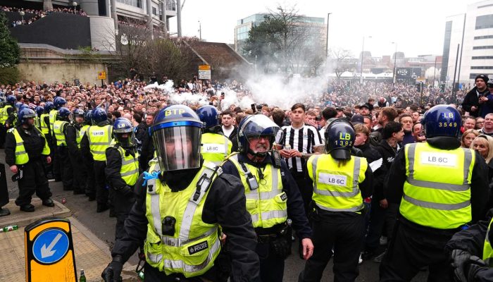 Derbi Panas Newcastle vs Sunderland Dihentikan! Dugaan Rasisme Gegerkan St James’ Park