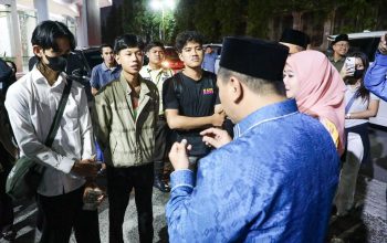 Mahasiswa UNS Hadang Taj Yasin Maimoen, Adukan Masalah Warga Langsung ke Wakil Gubernur Jawa Tengah