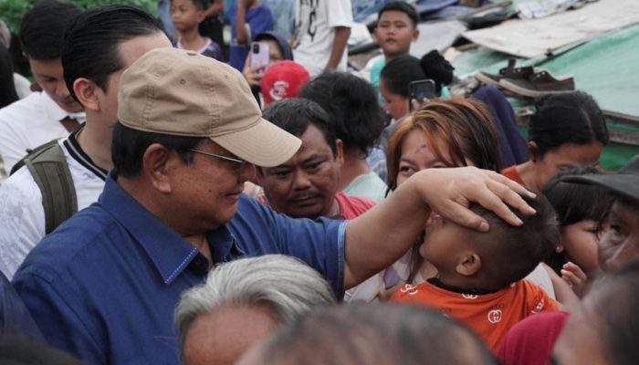 Mendadak Turun ke Gang Sempit! Momen Haru Warga Kramat Senin Saat Presiden Prabowo Subianto Datang Tanpa Pemberitahuan