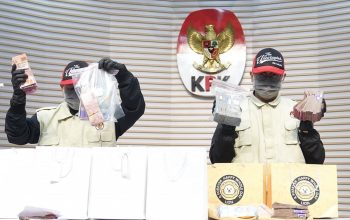 OTT KPK di Cilacap: Bupati dan Sekda Jadi Tersangka, Uang “Setoran THR” Rp610 Juta Disita