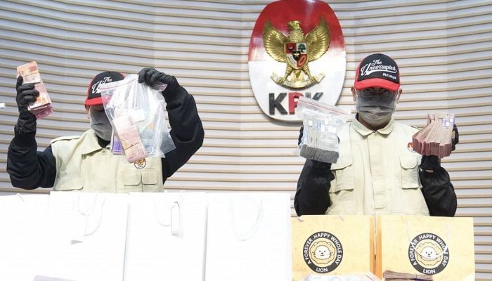 OTT KPK di Cilacap: Bupati dan Sekda Jadi Tersangka, Uang “Setoran THR” Rp610 Juta Disita