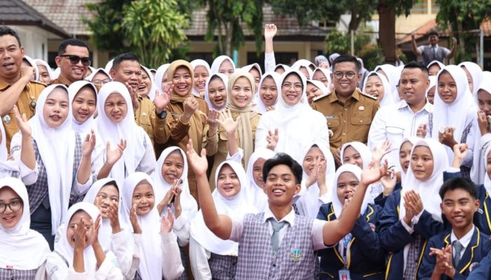 Sekolah Gratis Andra Soni Diapresiasi Warga! Orang Tua Bisa Nabung Buat Kuliah Anak
