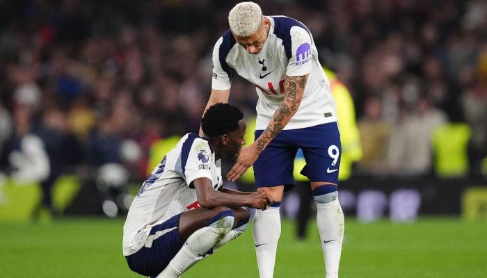 Tottenham Diambang Degradasi, Dipermalukan Crystal Palace 1-3! Kartu Merah Micky van de Ven Jadi Titik Balik, Ismaila Sarr Menggila