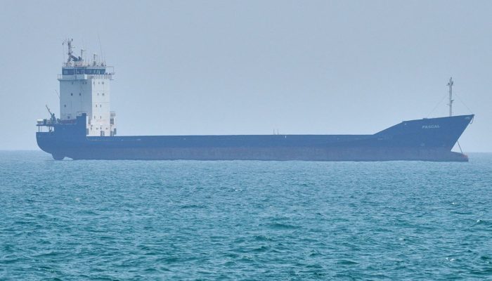 AS Sita Kapal Iran di Selat Hormuz, Ancaman Balasan Menguat: Gencatan Senjata di Ujung Tanduk?