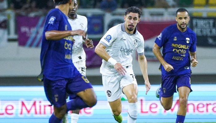 Blunder Fatal Kiper Persita Jadi Penentu, Arema FC Curi Kemenangan di Indomilk Arena