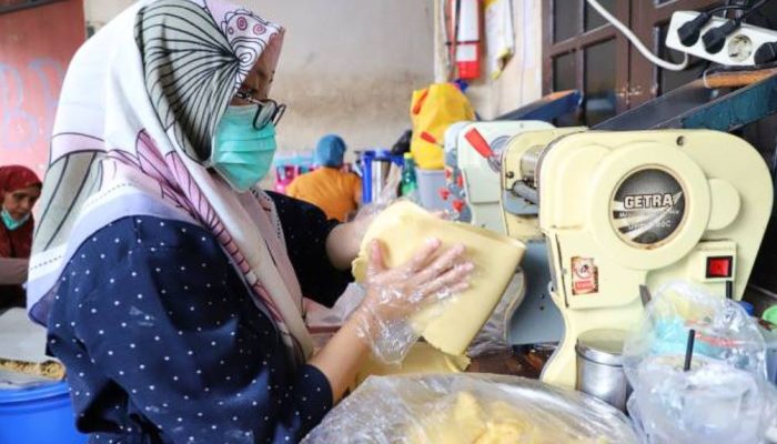 Dari Garasi ke Sukses! Kisah UMKM Manisss Food Berdayakan Puluhan Tunarungu di Tengah Pandemi