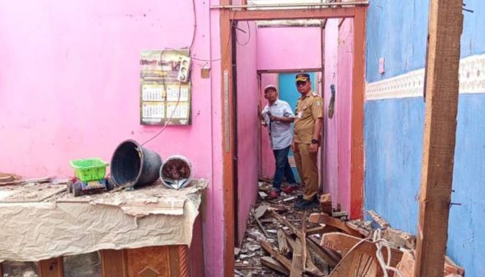 Dua Rumah Disulap Jadi Layak Huni! Lurah Larangan Selatan Turun Langsung Awasi Program RTLH