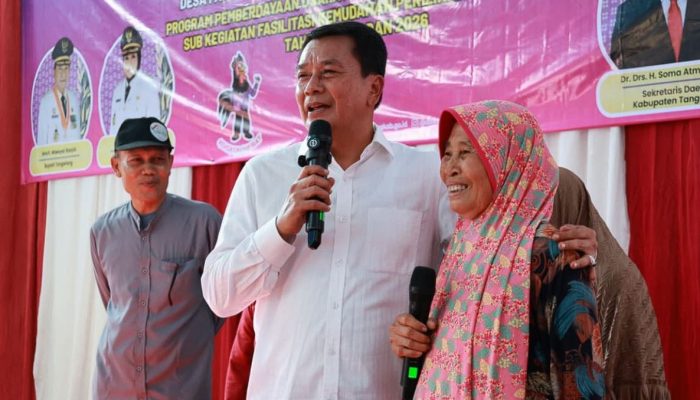 Bupati Tangerang Serahkan 50 Gerobak UMKM untuk Warga Berpenghasilan Rendah