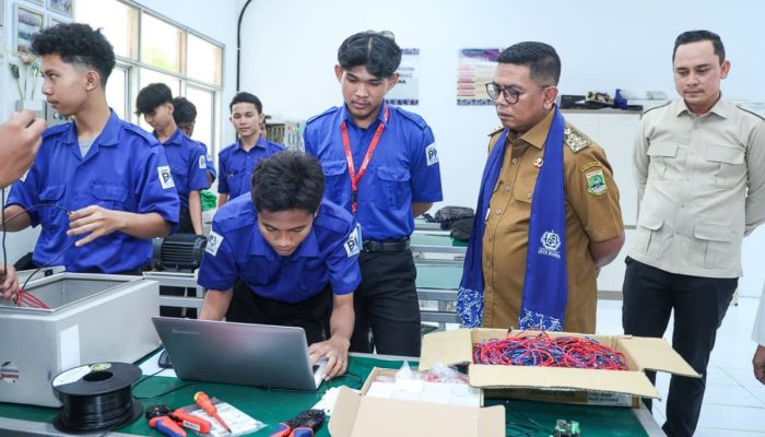 Program Sekolah Gratis Banten Tak Sekadar Gratis, Andra Soni Pastikan Pendidikan Berkualitas