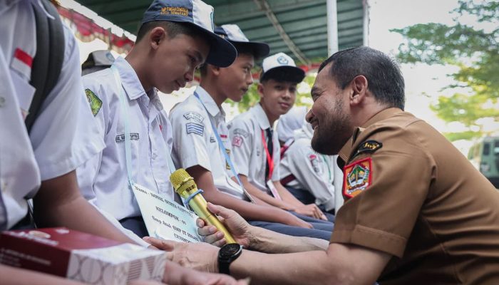 Program Sekolah Kemitraan Jawa Tengah Bantu Ribuan Siswa Kurang Mampu Tetap Bersekolah