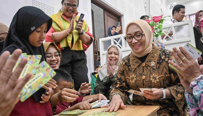 Perlindungan Anak di Era Digital: Menteri PPPA Ingatkan Bahaya Bullying hingga Second Account