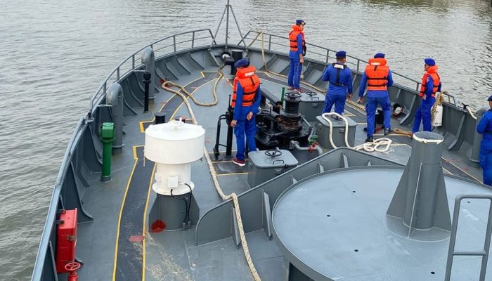 KM Virgo Transport 8 Tenggelam, Polri Kerahkan Kapal dan Helikopter Serta Tim DVI untuk Cari Korban