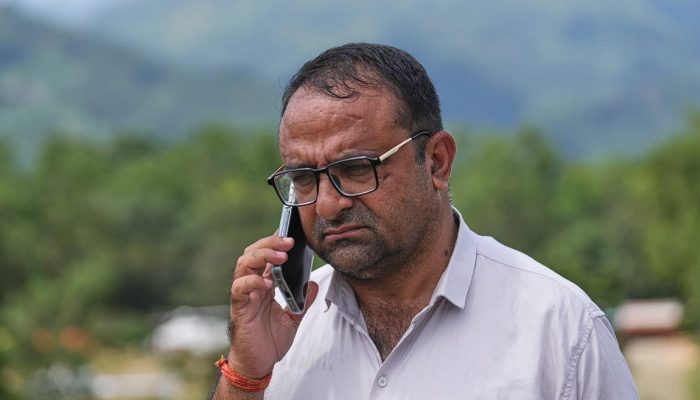 Kepala Sekolah Ini Evakuasi 900 Siswa Sebelum Sekolah Hancur Diterjang Banjir Nepal
