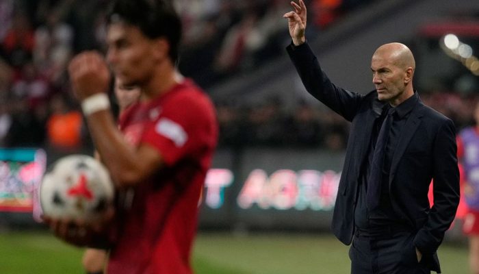Turki vs Prancis: Kylian Mbappé Cedera Usai Bobol Gawang Turki, Debut Zidane Tak Berjalan Mulus
