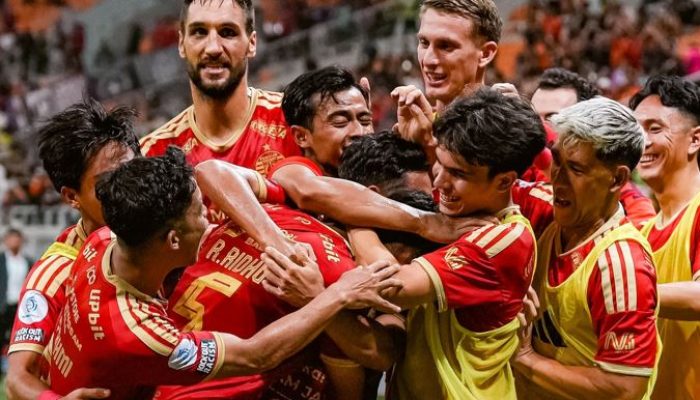 Persija Jakarta vs Persik Kediri 2-1: Comeback Dramatis, Rizky Ridho Soroti Rumput JIS